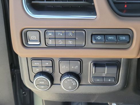 Used 2023 Chevrolet Tahoe High Country image 23