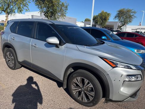 Used 2023 Nissan Rogue SV image 9