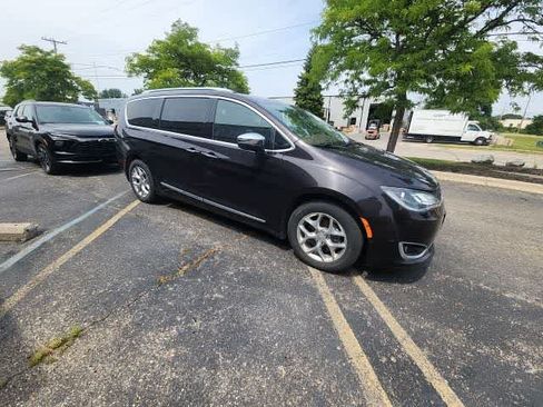 Certified 2019 Chrysler Pacifica Limited w/ Advanced Safetytec Group FWD image 4