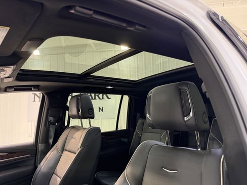 Used 2024 Cadillac Escalade ESV Premium Luxury w/ Performance Package image 10
