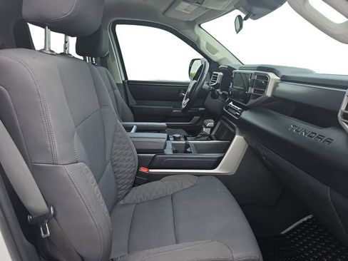 Used 2022 Toyota Tundra SR5 w/ SR5 Convenience Package AWD/4WD image 17