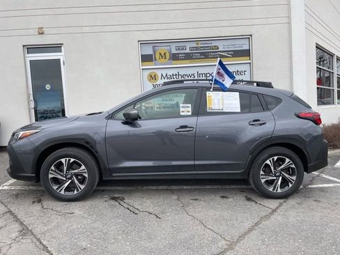 Used 2024 Subaru Crosstrek 2.0i Premium image 2