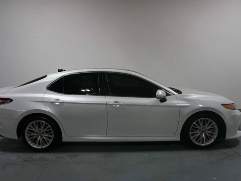 Used 2019 Toyota Camry XLE image 6