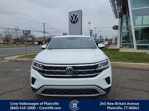 Certified 2022 Volkswagen Atlas Cross Sport SE w/ Panoramic Sunroof Package image 2