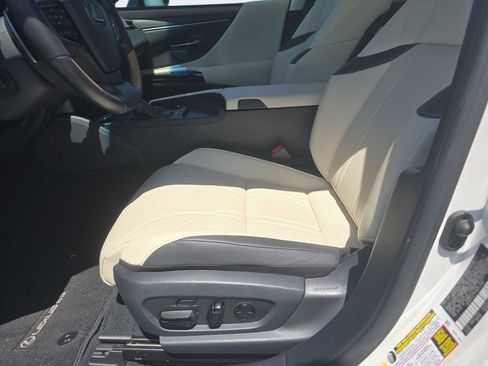 Used 2024 Lexus ES 300h w/ Technology Package FWD image 23