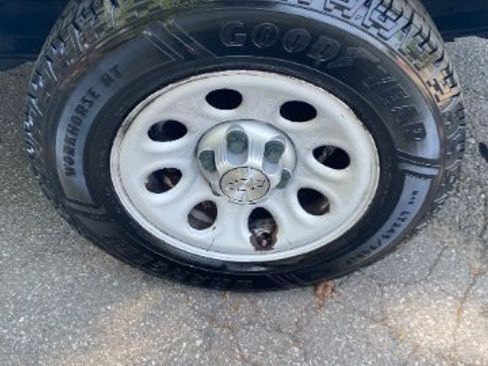 Used 2009 Chevrolet Express 1500 RWD image 19