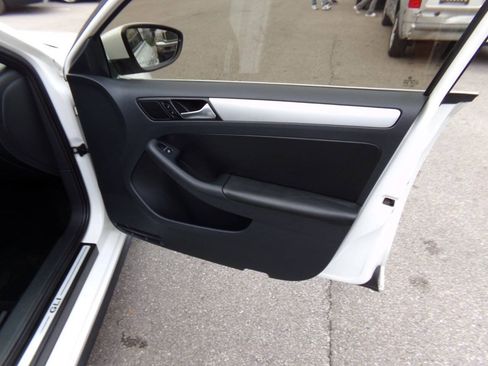 Used 2013 Volkswagen Jetta GLI Autobahn FWD image 29