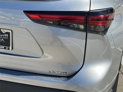 Used 2023 Toyota Highlander LE image 7