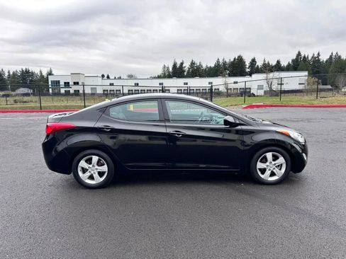 Used 2013 Hyundai Elantra GLS w/ Preferred Pkg image 6