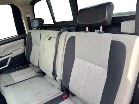 Used 2022 Nissan Titan SV w/ SV Convenience Package image 16
