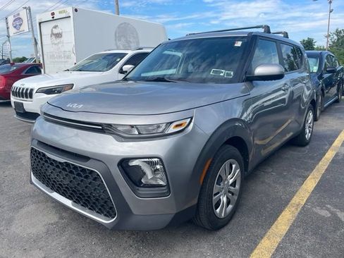 Used 2022 Kia Soul LX FWD image 3
