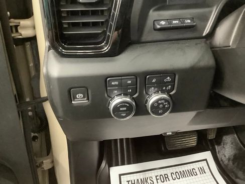 Used 2022 GMC Sierra 1500 AT4 w/ AT4 Premium Package AWD/4WD image 14
