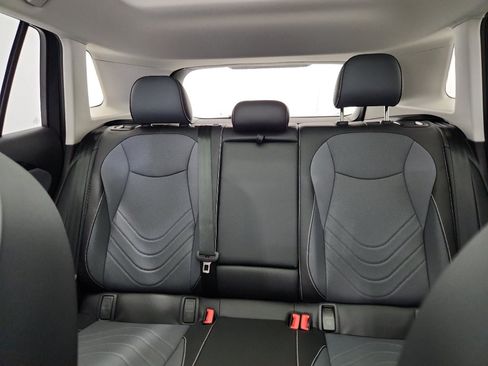 New 2025 Volkswagen Tiguan SE image 30