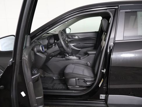 Used 2025 Chevrolet Trax LS FWD image 24