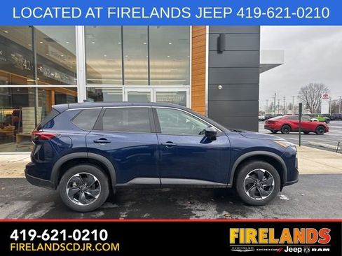 Used 2024 Nissan Rogue SV image 12