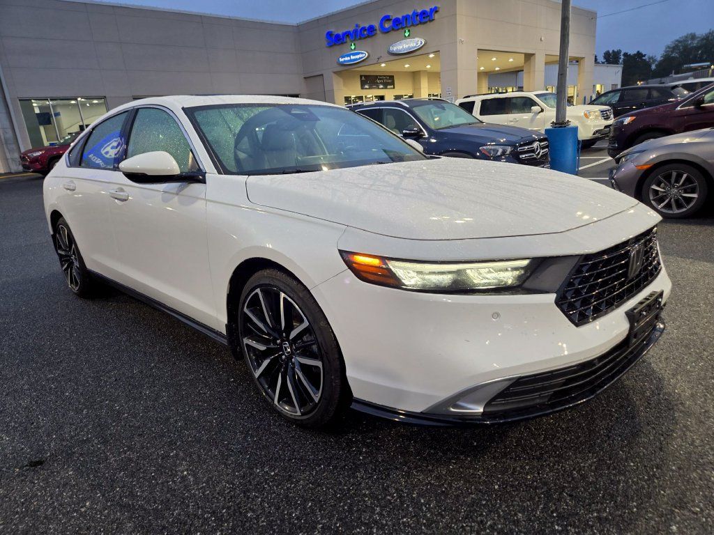 Used 2025 Honda Accord Touring image 3