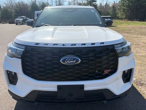 Used 2025 Ford Explorer ST AWD/4WD image 2