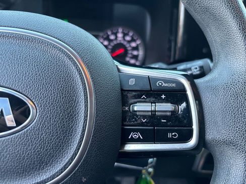 Used 2021 Kia Sorento LX image 14
