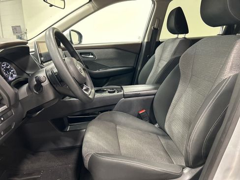 Used 2023 Nissan Rogue SV image 10