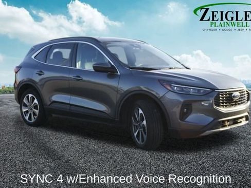 Used 2025 Ford Escape Platinum image 4