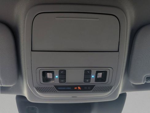Used 2023 Ford Explorer XLT AWD/4WD image 28