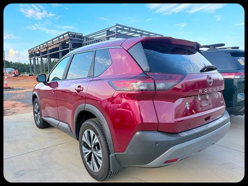 Used 2023 Nissan Rogue SV w/ SV Premium B Package FWD image 2