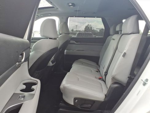 Used 2025 Hyundai Palisade SEL FWD image 11