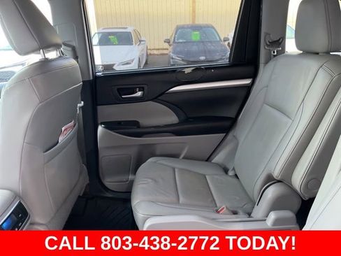 Used 2019 Toyota Highlander XLE FWD image 13