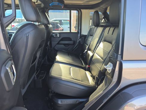 Used 2023 Jeep Wrangler Unlimited Sahara w/ Cold Weather Group AWD/4WD image 4