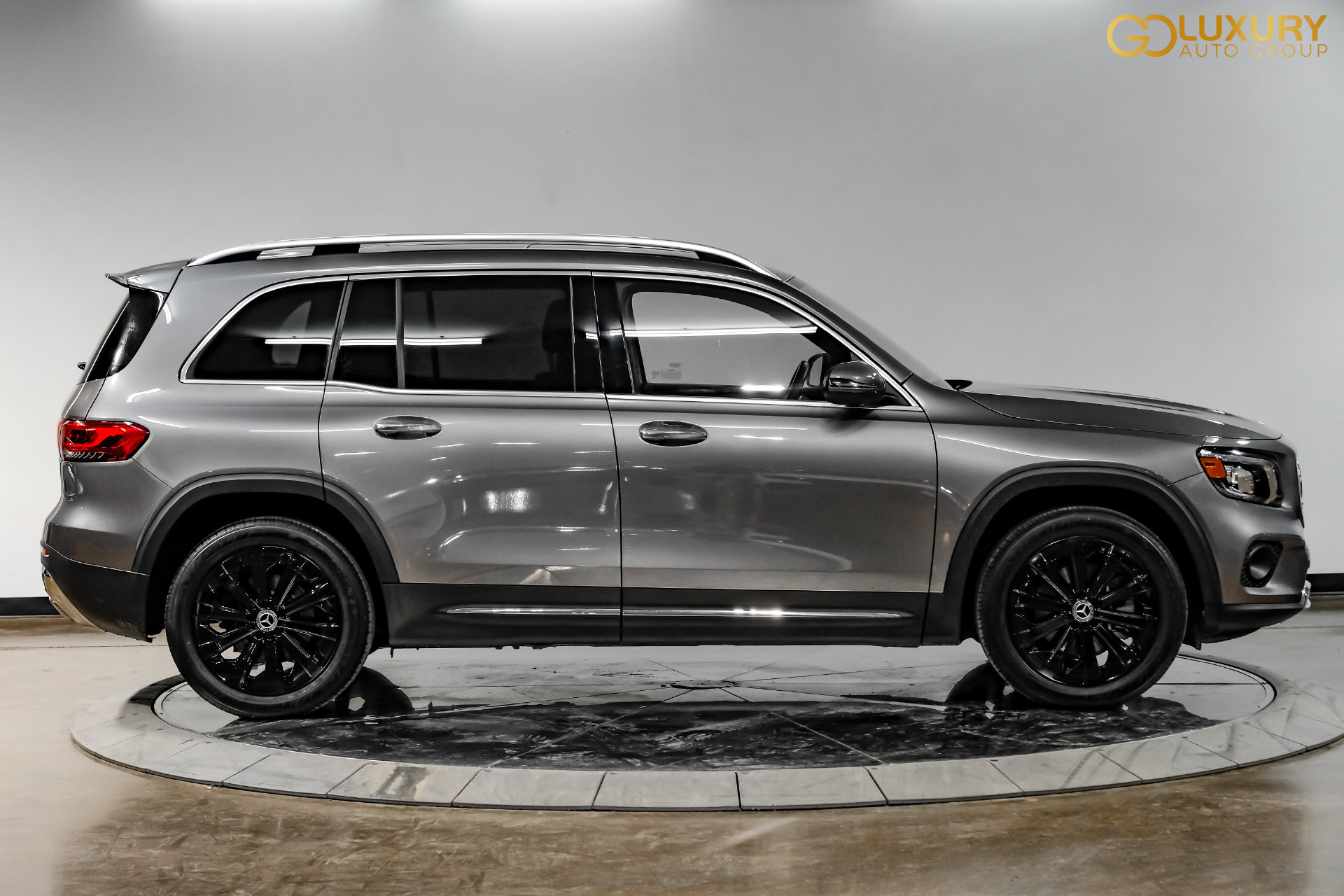 Used 2023 Mercedes-Benz GLB 250 w/ Premium Package image 9