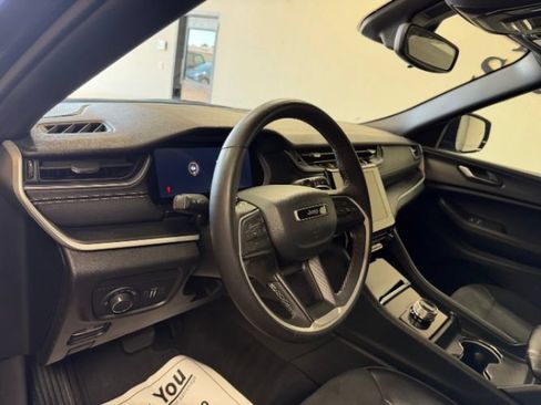 Used 2024 Jeep Grand Cherokee Altitude AWD/4WD image 14