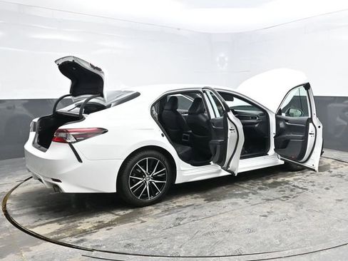 Used 2024 Toyota Camry SE image 39