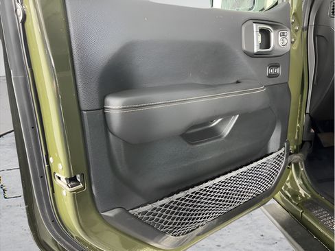 Used 2021 Jeep Wrangler Unlimited Sahara AWD/4WD image 9