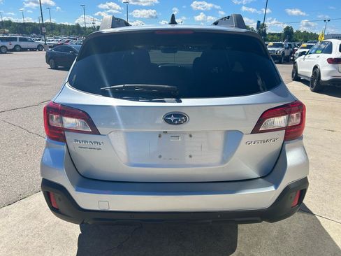 Used 2018 Subaru Outback 2.5i Limited AWD/4WD image 6