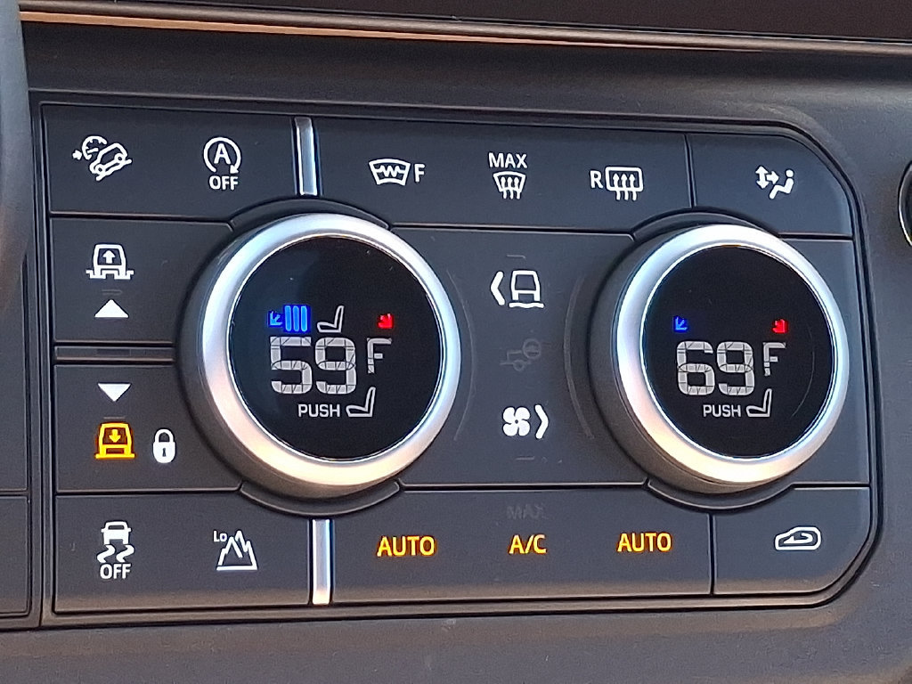New 2026 Land Rover Defender 110 X-Dynamic SE AWD/4WD image 14