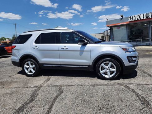 Used 2016 Ford Explorer XLT w/ Equipment Group 202A AWD/4WD image 3