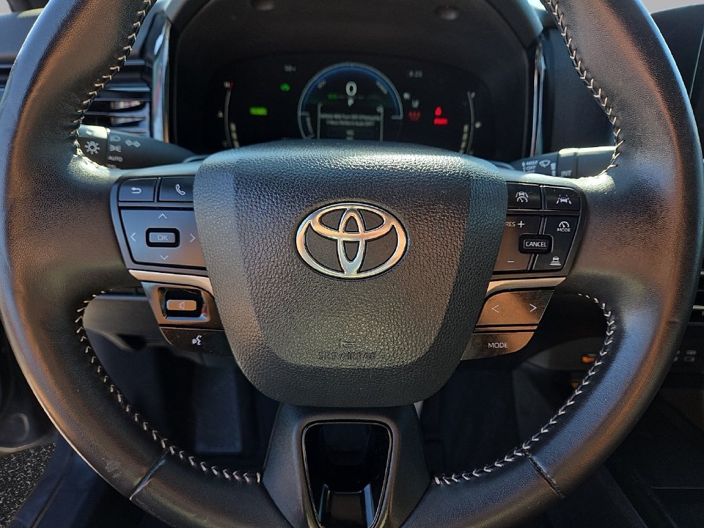 Used 2025 Toyota Camry SE FWD image 19