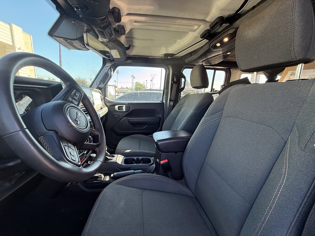 Certified 2024 Jeep Wrangler Unlimited AWD/4WD image 3