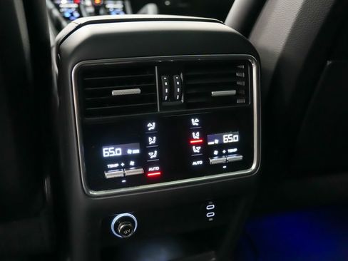 Certified 2023 Porsche Cayenne AWD/4WD image 19