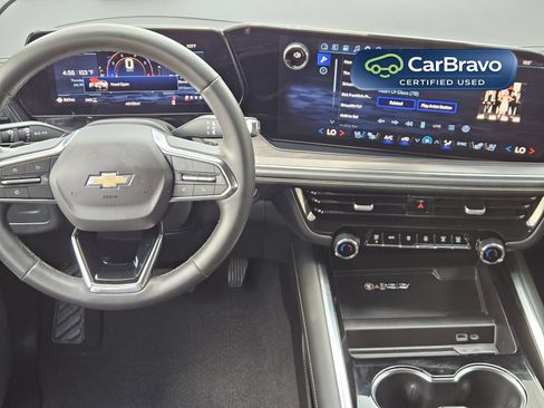 Certified 2025 Chevrolet Suburban Premier AWD/4WD image 32