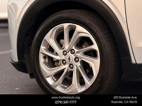 Used 2023 Chevrolet Bolt EUV LT image 23