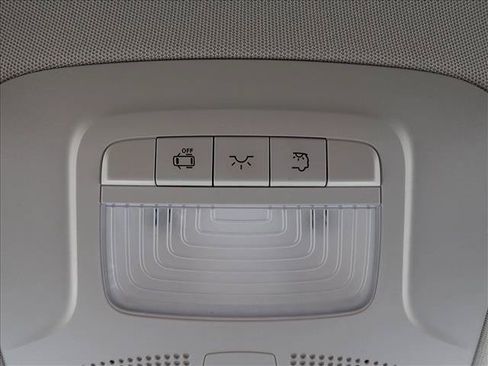Used 2023 Mercedes-Benz Metris Passenger image 23