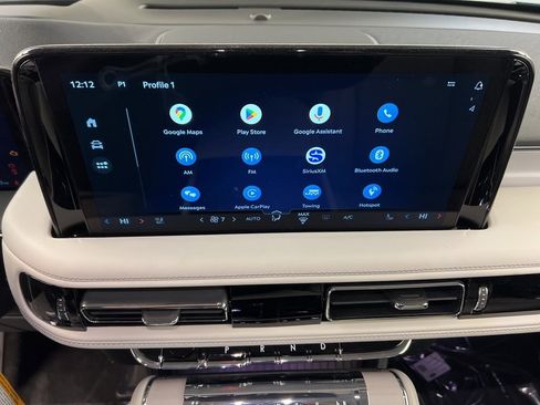 Used 2025 Lincoln Aviator Reserve w/ Illumination Package image 9