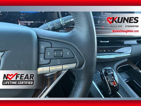 Used 2024 Cadillac Escalade ESV Premium Luxury image 28