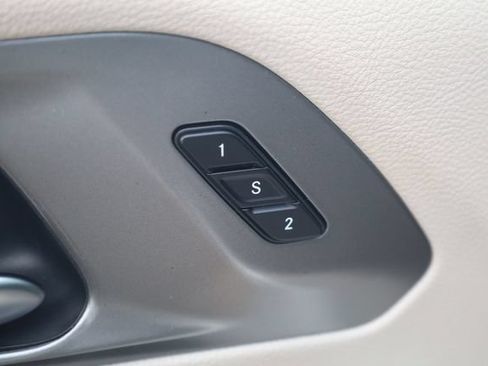 Used 2024 Chrysler Pacifica Touring-L FWD image 18