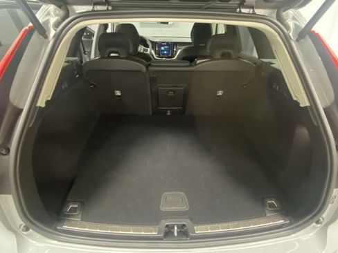 Certified 2025 Volvo XC60 B5 Plus image 9
