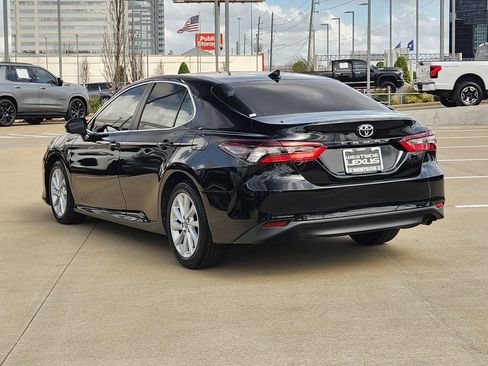 Used 2022 Toyota Camry LE image 5