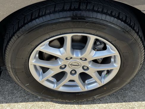 Used 2023 Chrysler Pacifica Touring-L FWD image 9