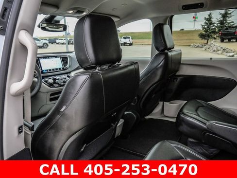 Used 2024 Chrysler Pacifica Touring-L AWD/4WD image 23
