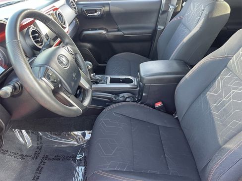 Used 2017 Toyota Tacoma TRD Off-Road image 20